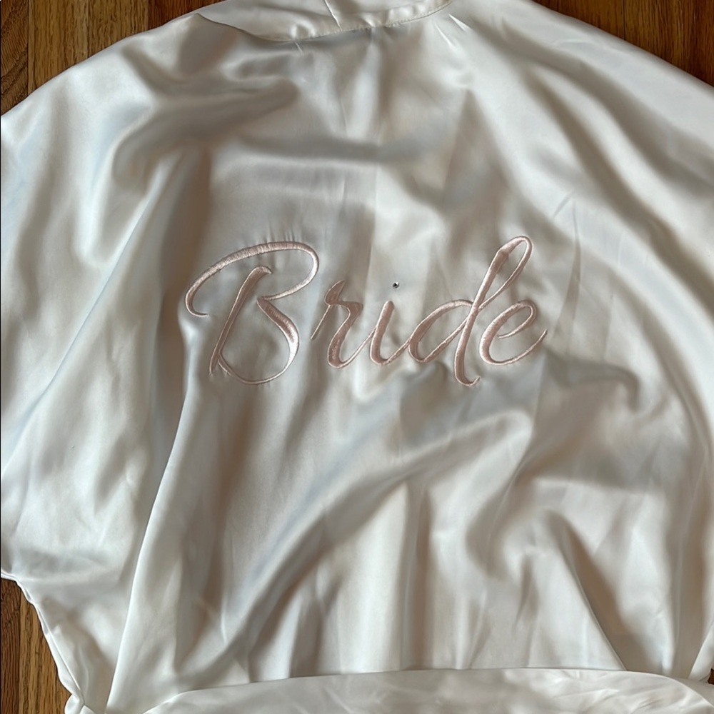 Bride White Kimono-Style Silk like Robe with Belt - Picture 3 of 6